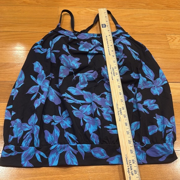 Lands’ End Women’s tankini swim top size 14. - Picture 3 of 8